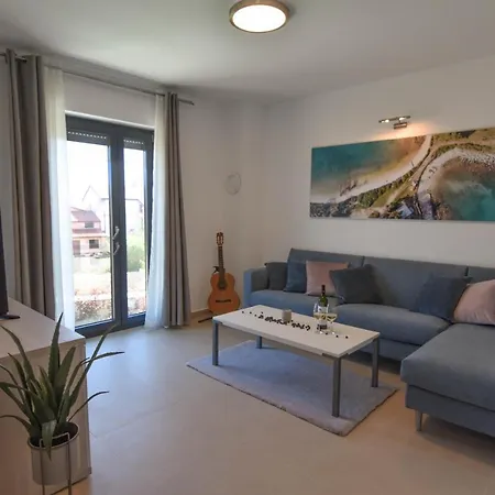 Luxury Punta With Sea View And Swimming Pool Premantura