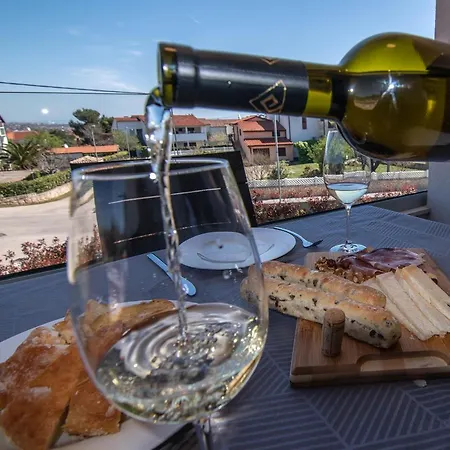 Luxury Punta With Sea View And Swimming Pool * Premantura