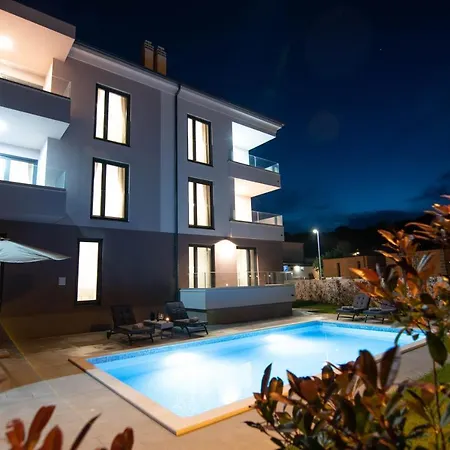 Luxury Punta With Sea View And Swimming Pool * Premantura